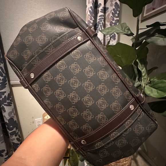 Loewe Anagram Shoulder Bag with COA & generic dustbag - Picture 13 of 16